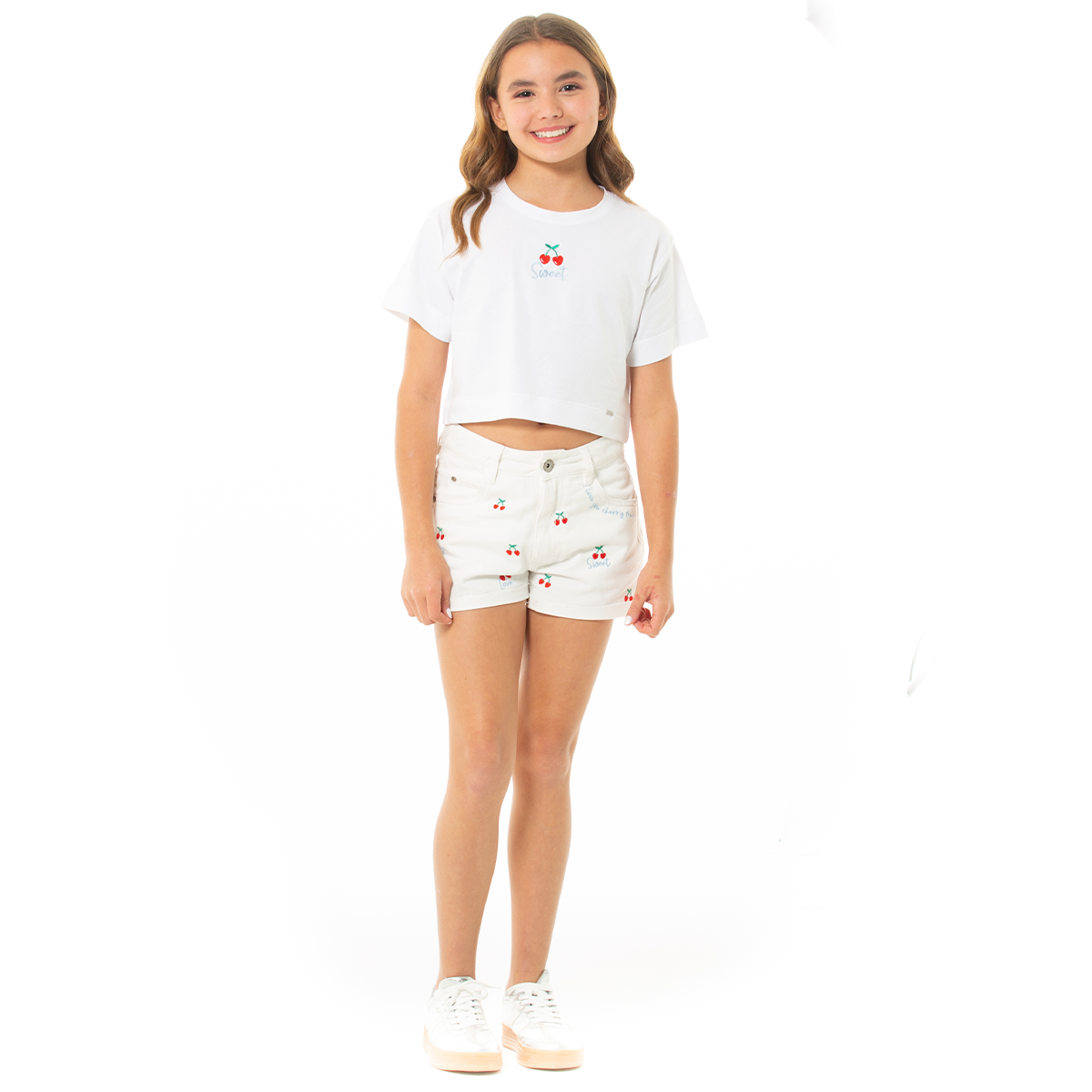 SHORT PARA NIÑAS CON CEREZAS BORDADAS