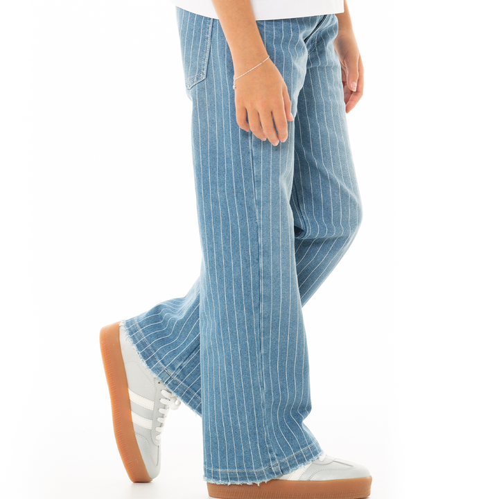 JEAN PARA NIÑAS CON RAYAS VERTICALES BOTA RECTA