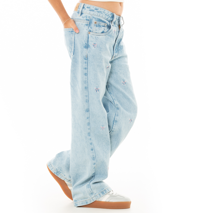 JEAN PARA NIÑAS CON MOÑOS BORDADOS BOTA RECTA