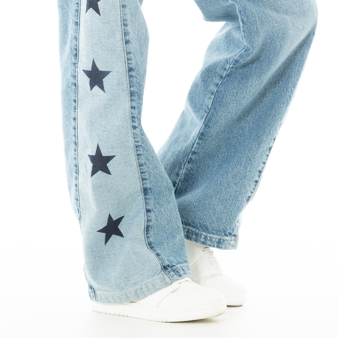 JEAN PARA NIÑAS BOTA RECTA CON DISEÑO DE ESTRELLAS