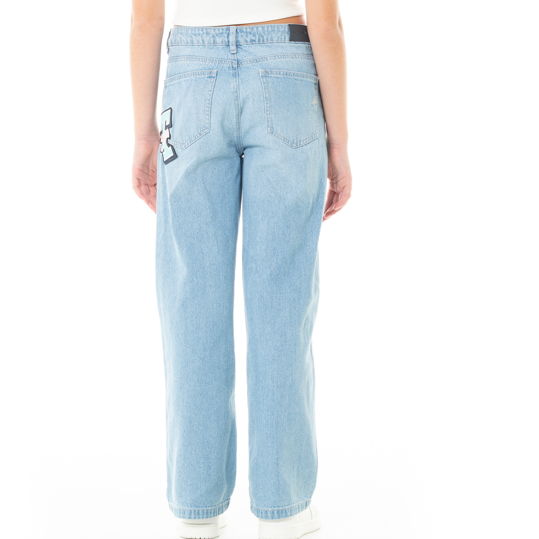 JEAN PARA NIÑAS CON PARCHES BOTA RECTA