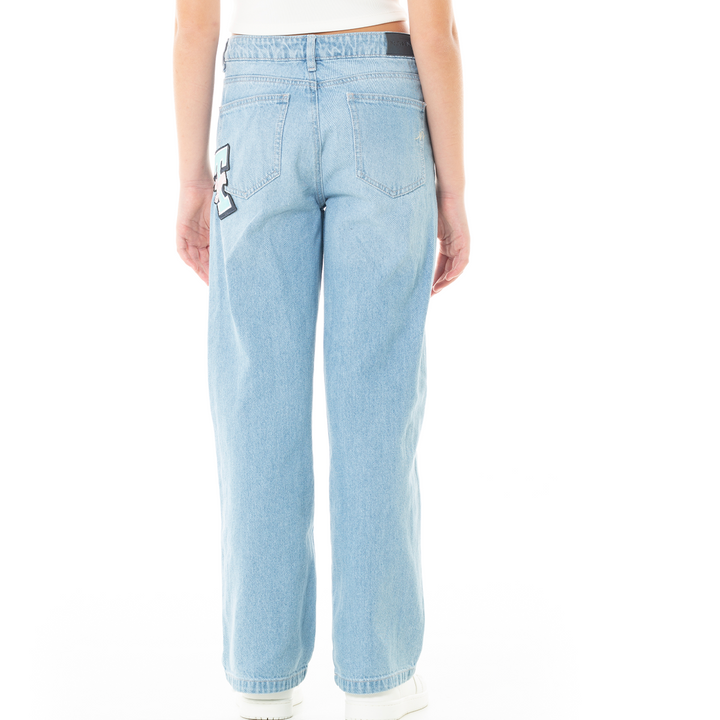 JEAN PARA NIÑAS CON PARCHES BOTA RECTA