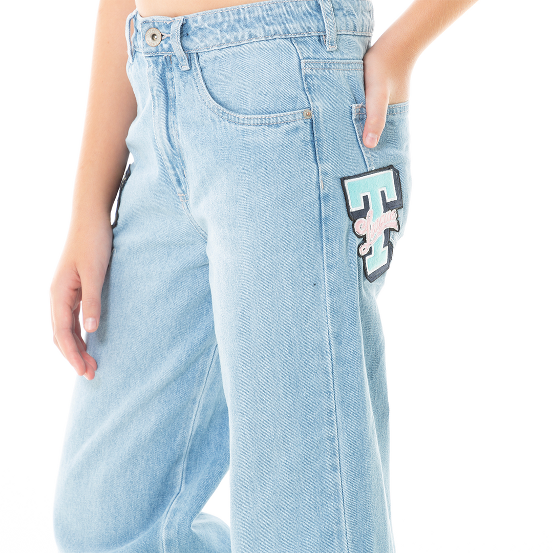 JEAN PARA NIÑAS CON PARCHES BOTA RECTA