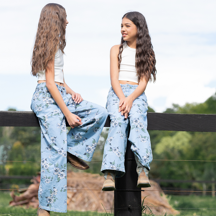 JEAN PARA NIÑAS BOTA RECTA CON ESTAMPADO DE FLORES