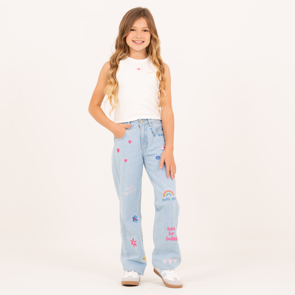 Jean para niñas bota recta con diseños bordados