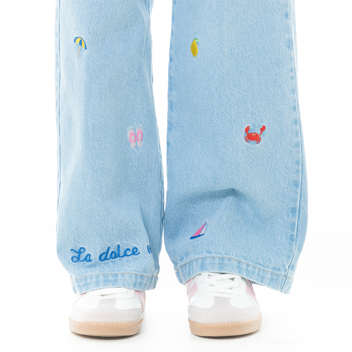 Jean para niñas bota recta con diseños bordados - Azul
