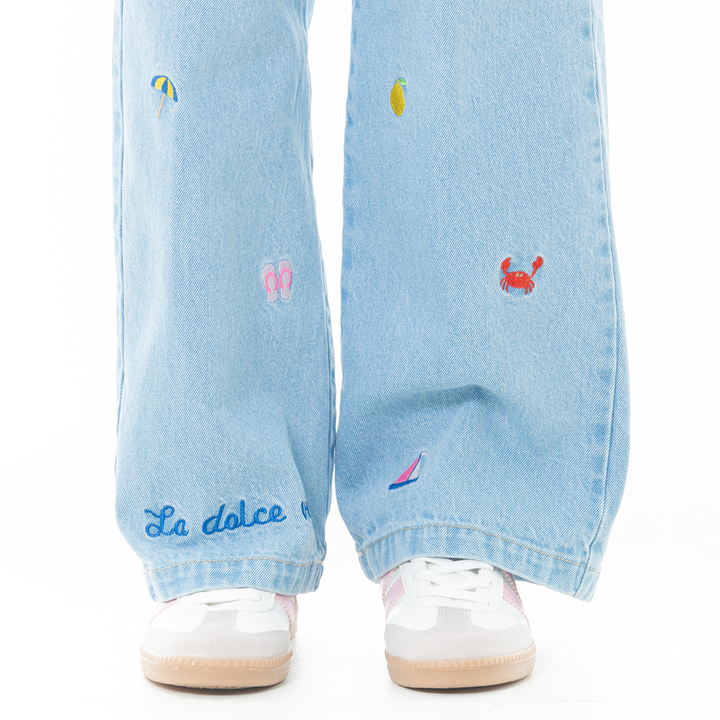 JEAN PARA NIÑAS BOTA RECTA CON DISEÑOS BORDADOS