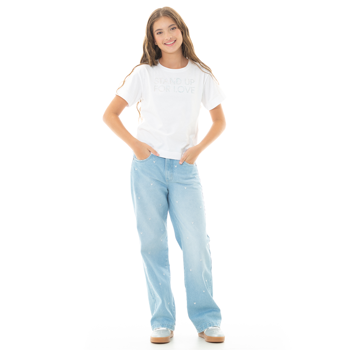 JEAN PARA NIÑAS BOTA RECTA CON DISEÑOS BORDADOS DE CORAZONES
