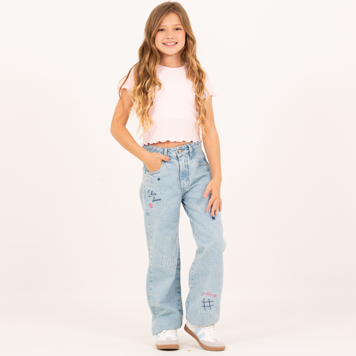 Jean para niñas con detalles bordados