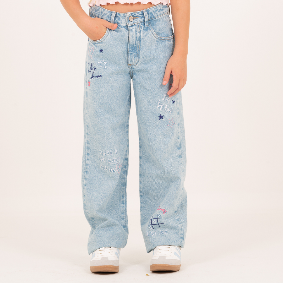 JEAN PARA NIÑA CON DETALLES BORDADOS