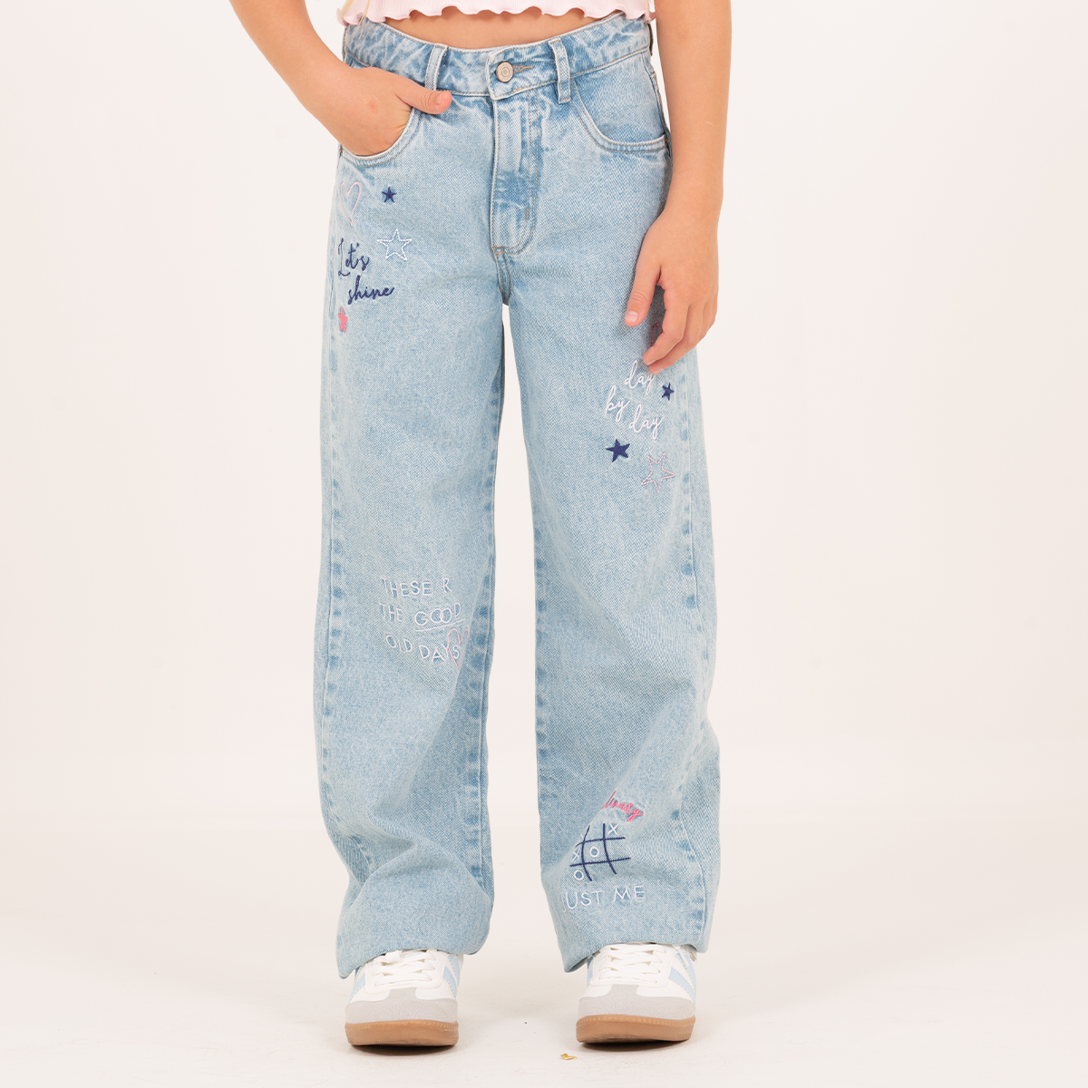 Jean para niñas con detalles bordados