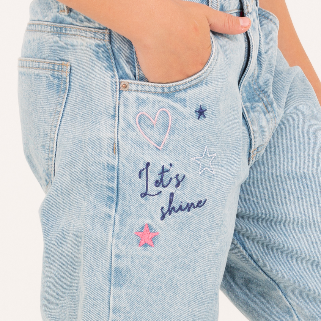 JEAN PARA NIÑA CON DETALLES BORDADOS