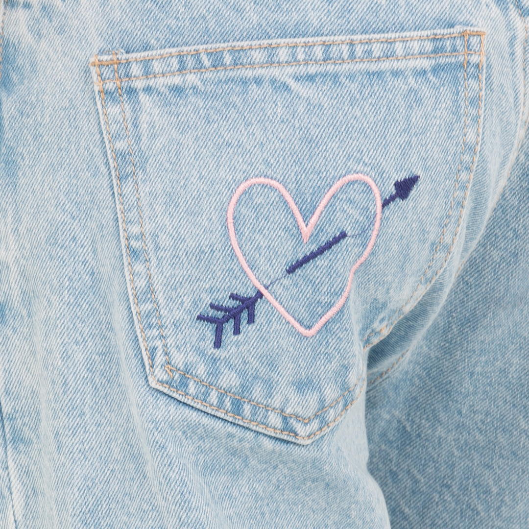 JEAN PARA NIÑA CON DETALLES BORDADOS