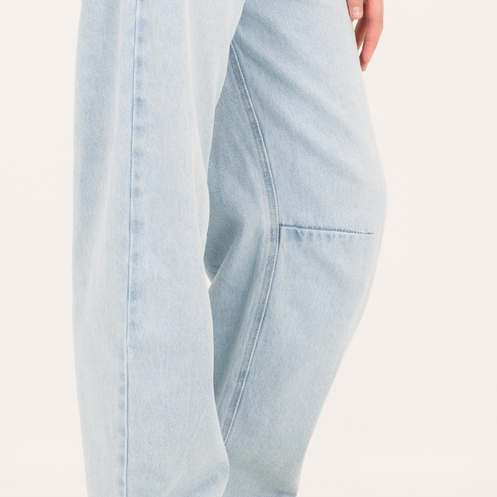 JEAN PARA NIÑAS BOTA RECTA ACABADO MEZCLILLA