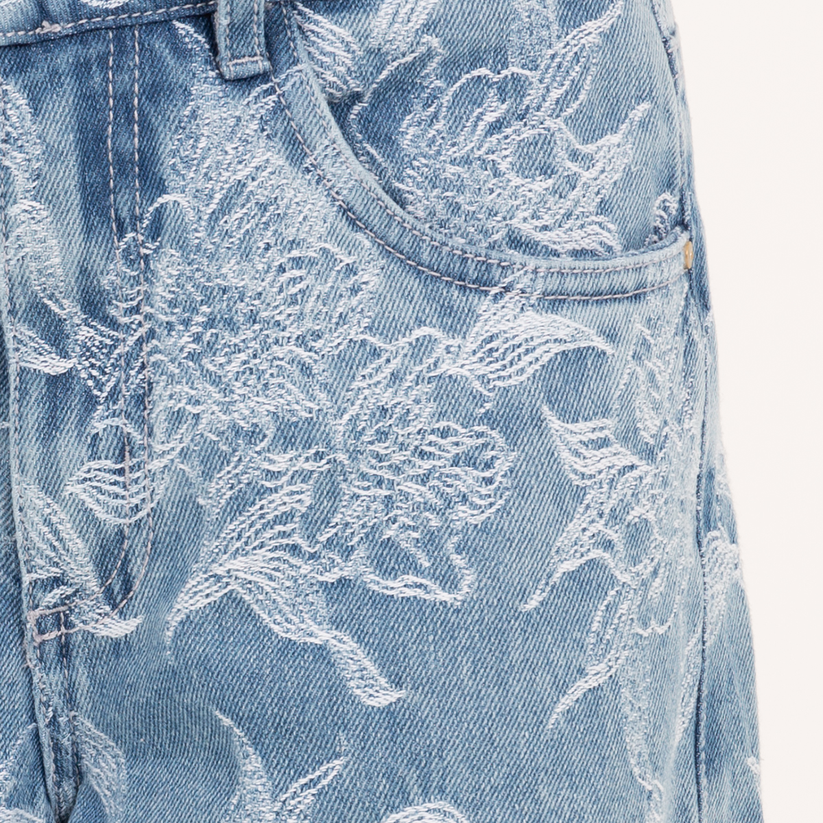 Jean para niñas en denim con diseño texturizado jacquard