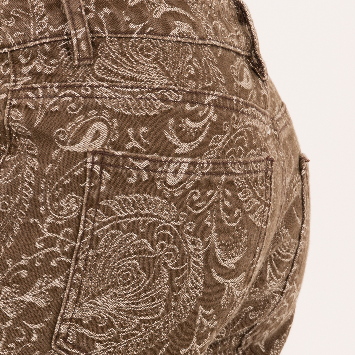 Jean para niñas con estampado tipo paisley