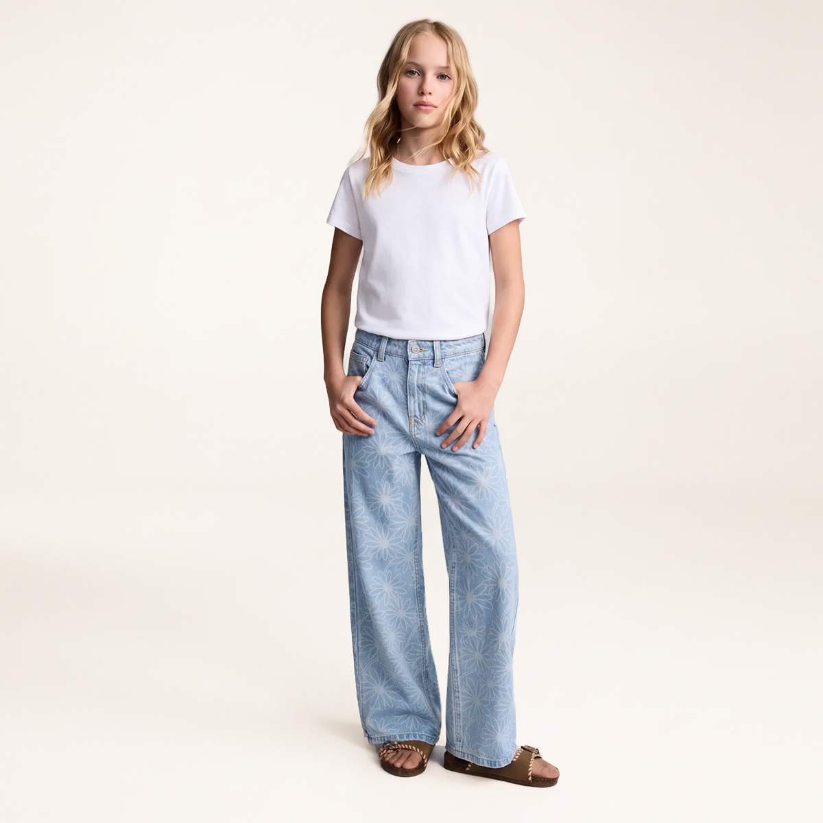 Jean para niñas wide leg con estampado floral - Azul
