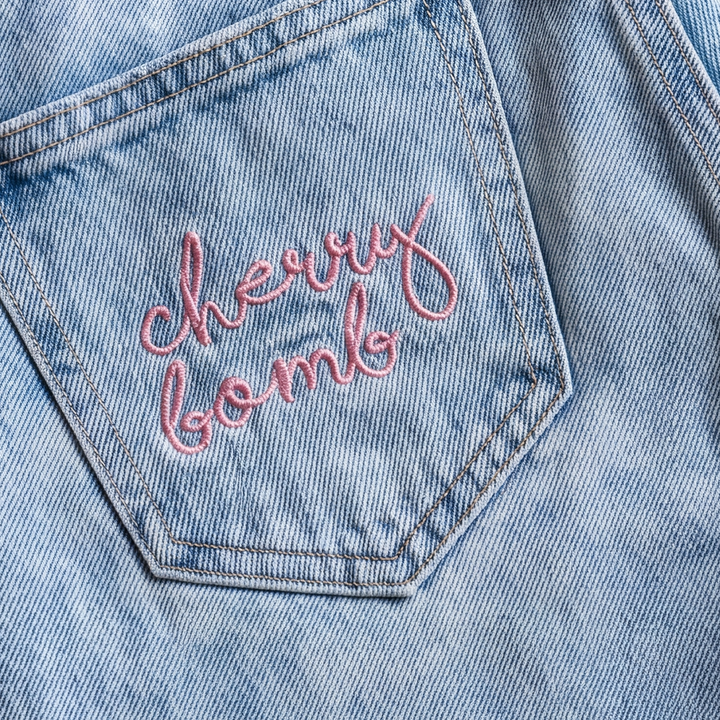 Jean para niñas con diseño bordado - Azul