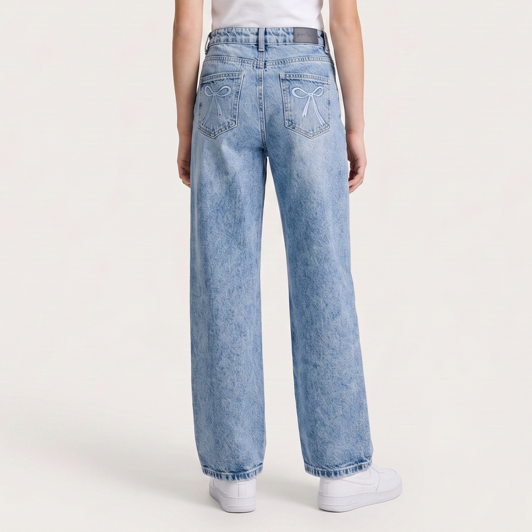 JEAN PARA NIÑAS CON DISEÑO DE MOÑOS BORDADOS