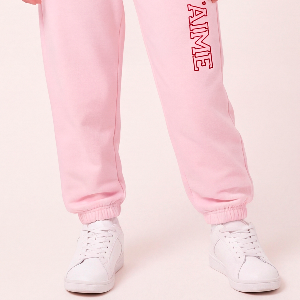 Jogger para niñas con diseño bordado - Rosado