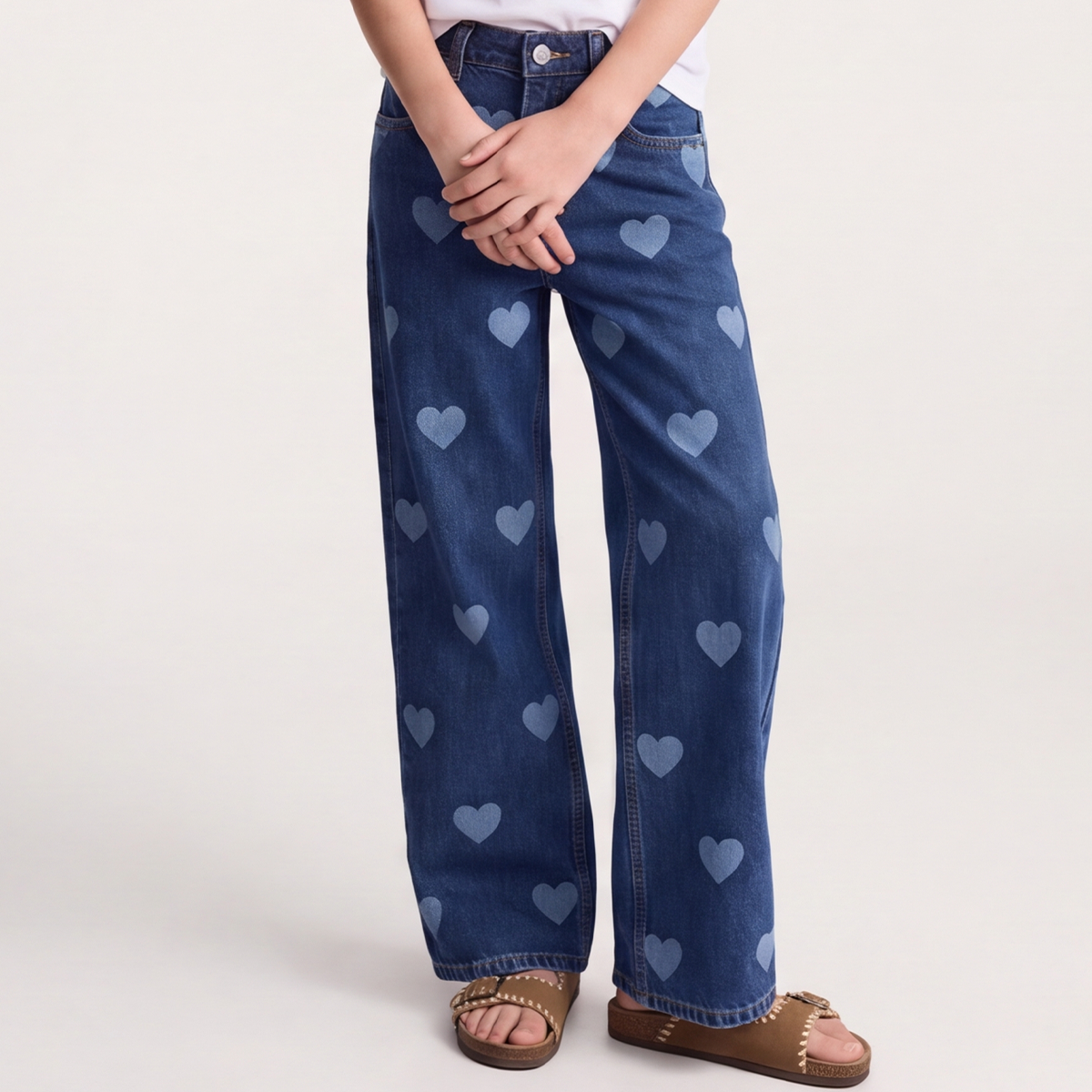 Jean para niñas bota recta con diseño de corazones - Azul