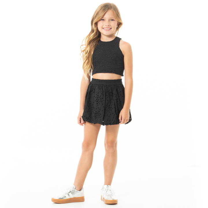 CONJUNTO PARA NIÑAS CROP TOP Y FALDA-SHORT EN OJALILLO