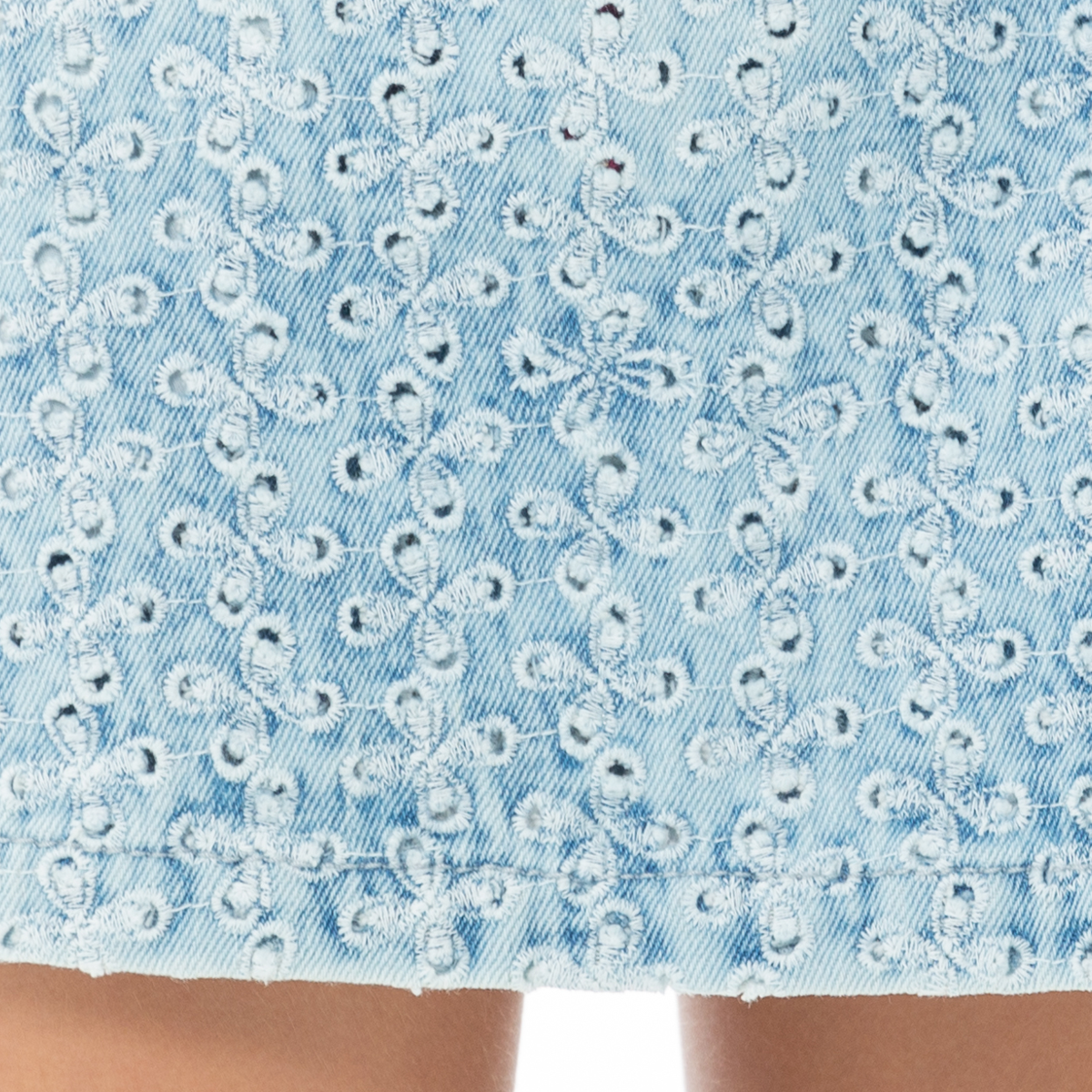 FALDA SHORT PARA NIÑAS EN DISEÑO INDIGO OJALILLO