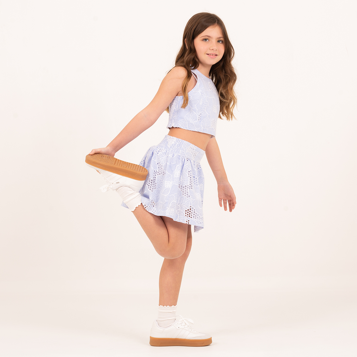 Falda short para niñas en ojalillo - Azul claro