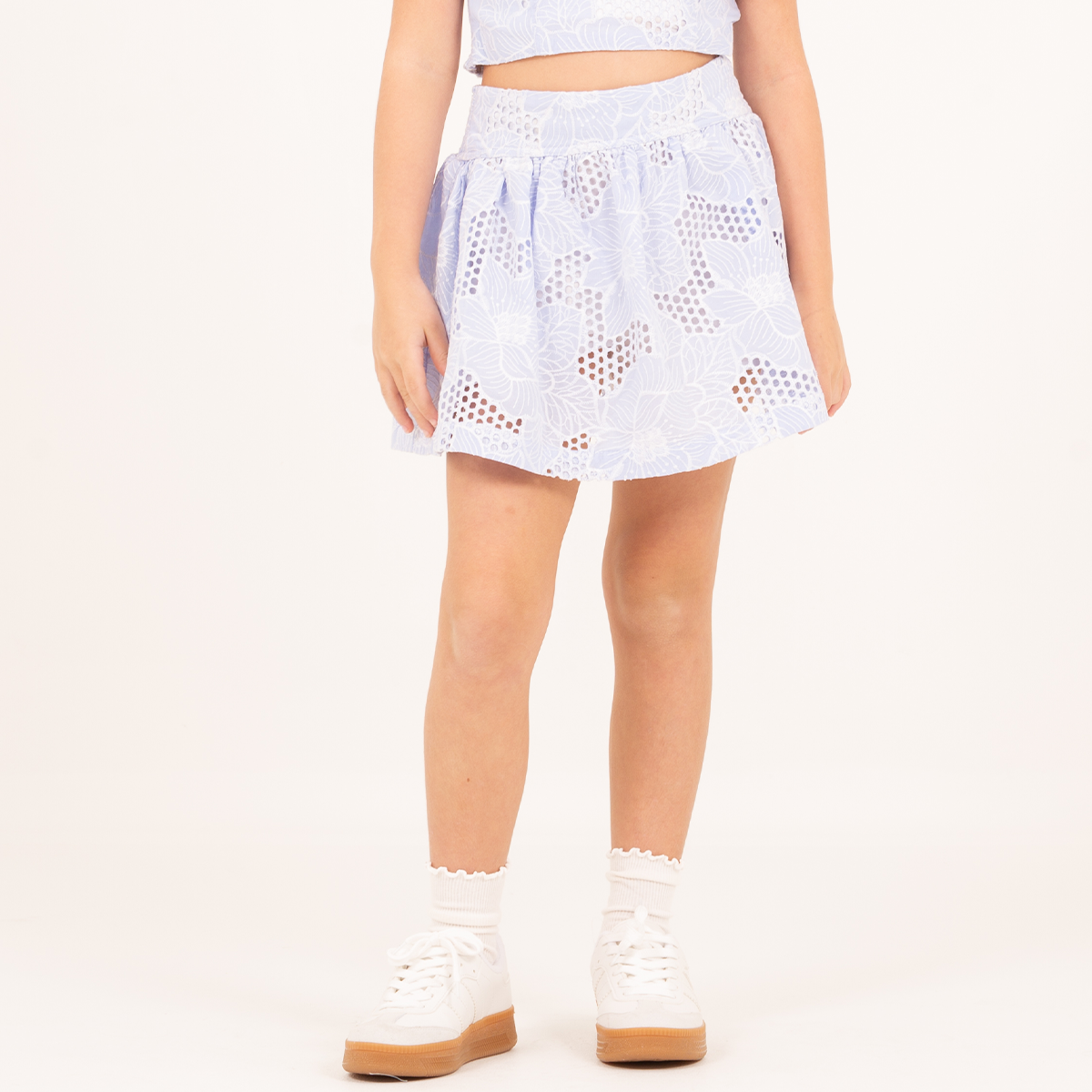Falda short para niñas en ojalillo - Azul claro