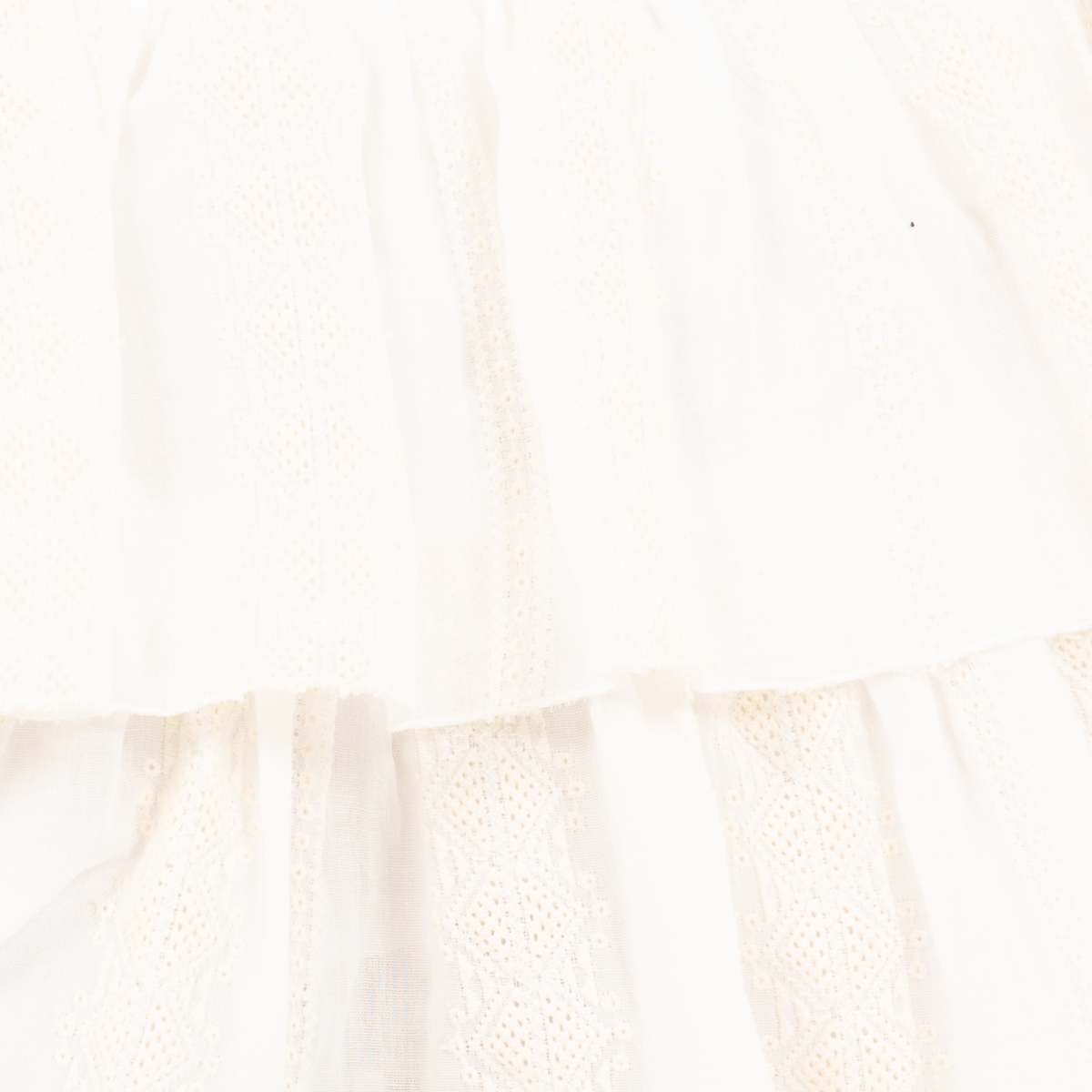 FALDA SHORT PARA NIÑAS CON BORDADOS – BLANCO ROTO