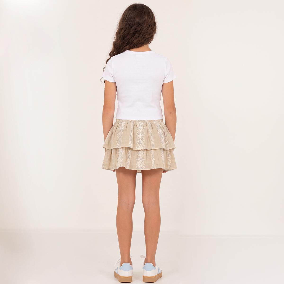 Falda short para niñas con diseños bordados