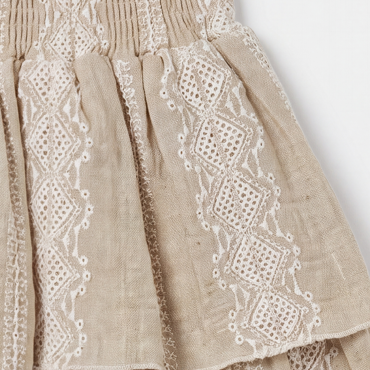Falda short para niñas con diseños bordados