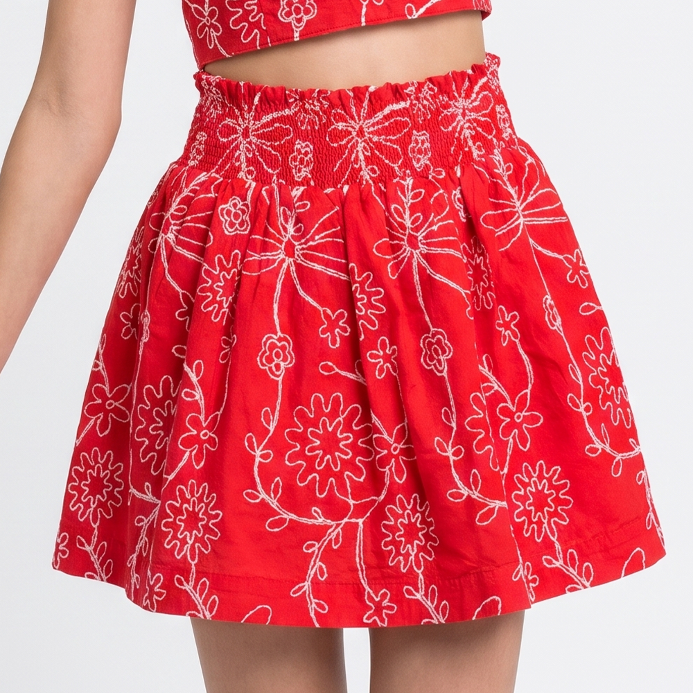 Falda short para niñas con diseño bordado color rojo