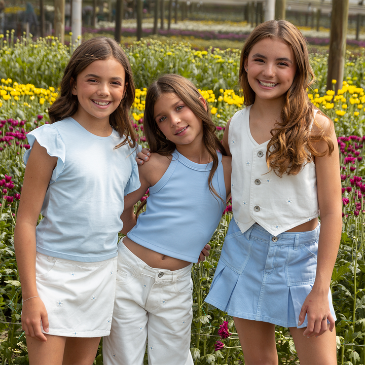 FALDA SHORT PARA NIÑAS CON DETALLES BORDADOS