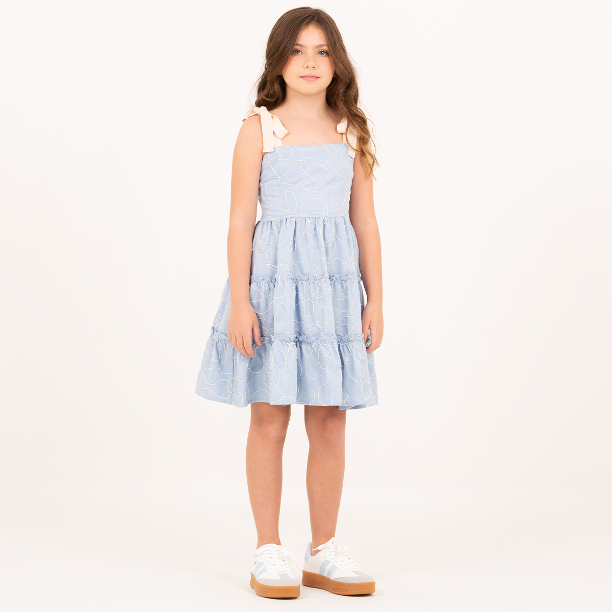 Vestido para niñas corto con diseño bordado  – Azul claro