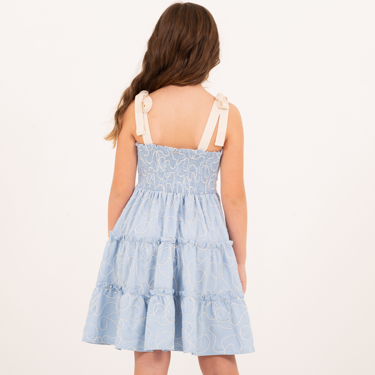 Vestido para niñas corto con diseño bordado  – Azul claro