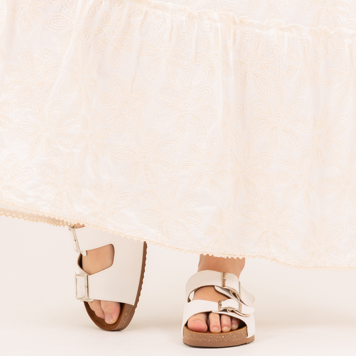 Vestido para niñas maxi bordado tono a tono – Marfil