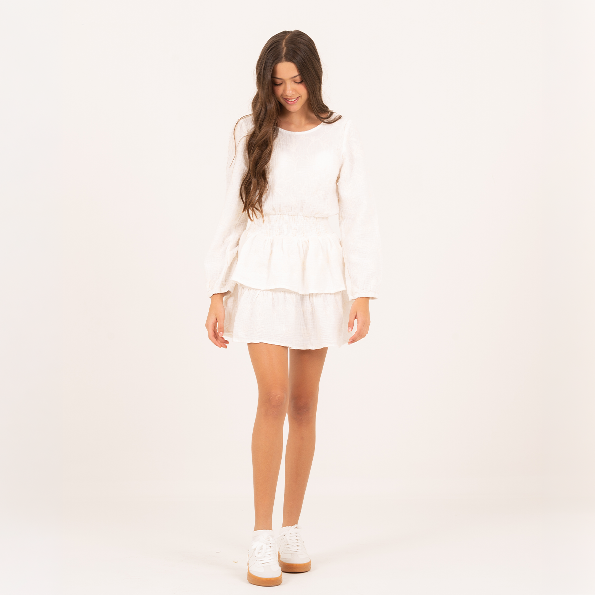 Vestido para niñas blanco con diseño floral texturizado - Tono a tono