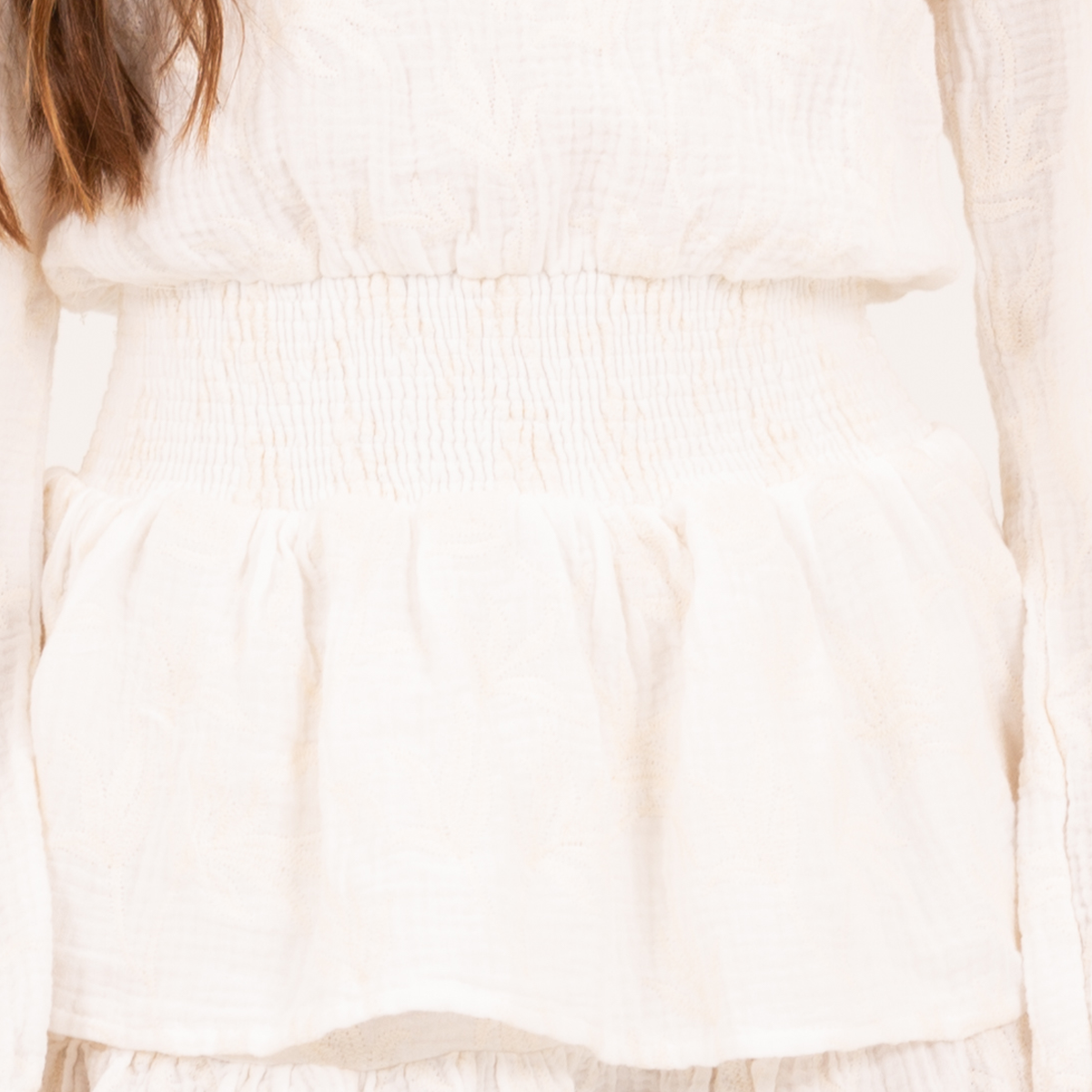 Vestido para niñas blanco con diseño floral texturizado - Tono a tono