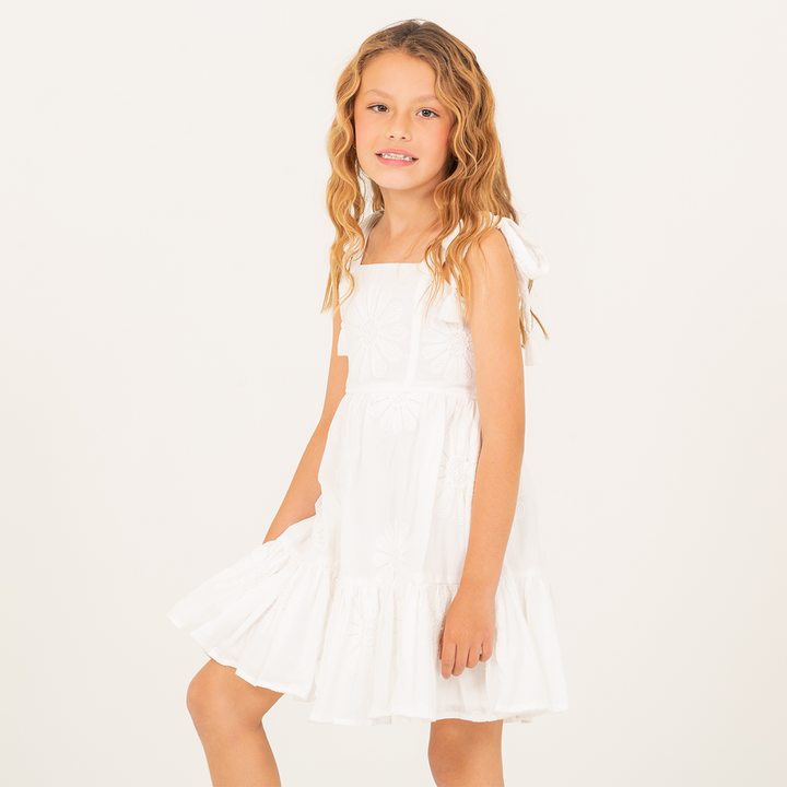 VESTIDO PARA NIÑAS CON DISEÑO BORDADO – BLANCO