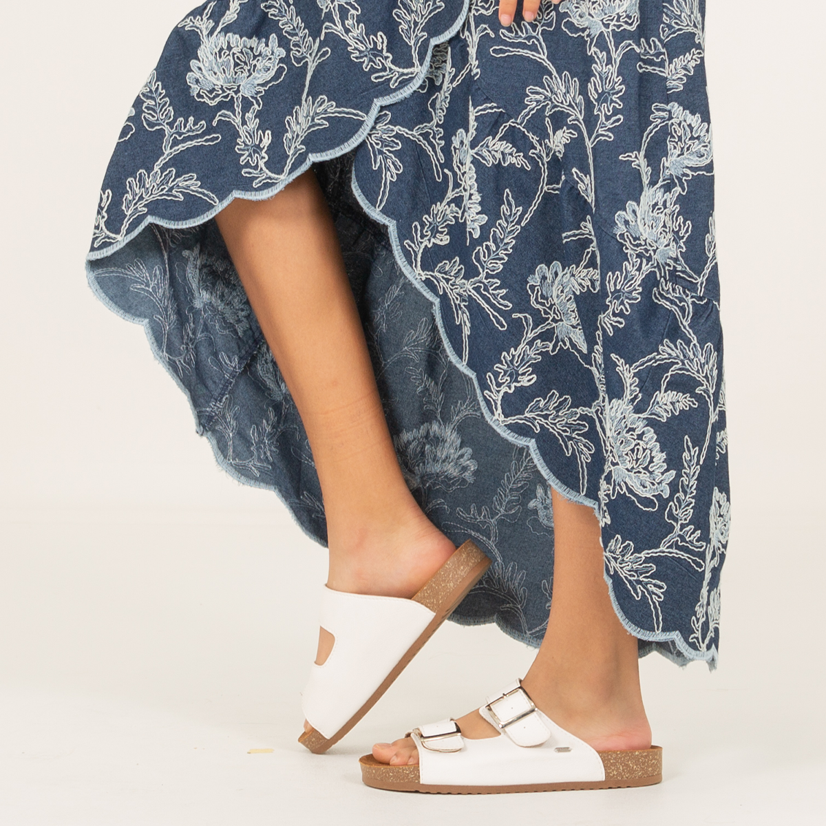 Vestido para niñas largo con diseño bordado floral - Azul