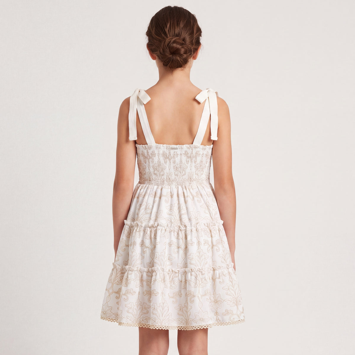 Vestido para niñas bordado tono a tono – Marfil