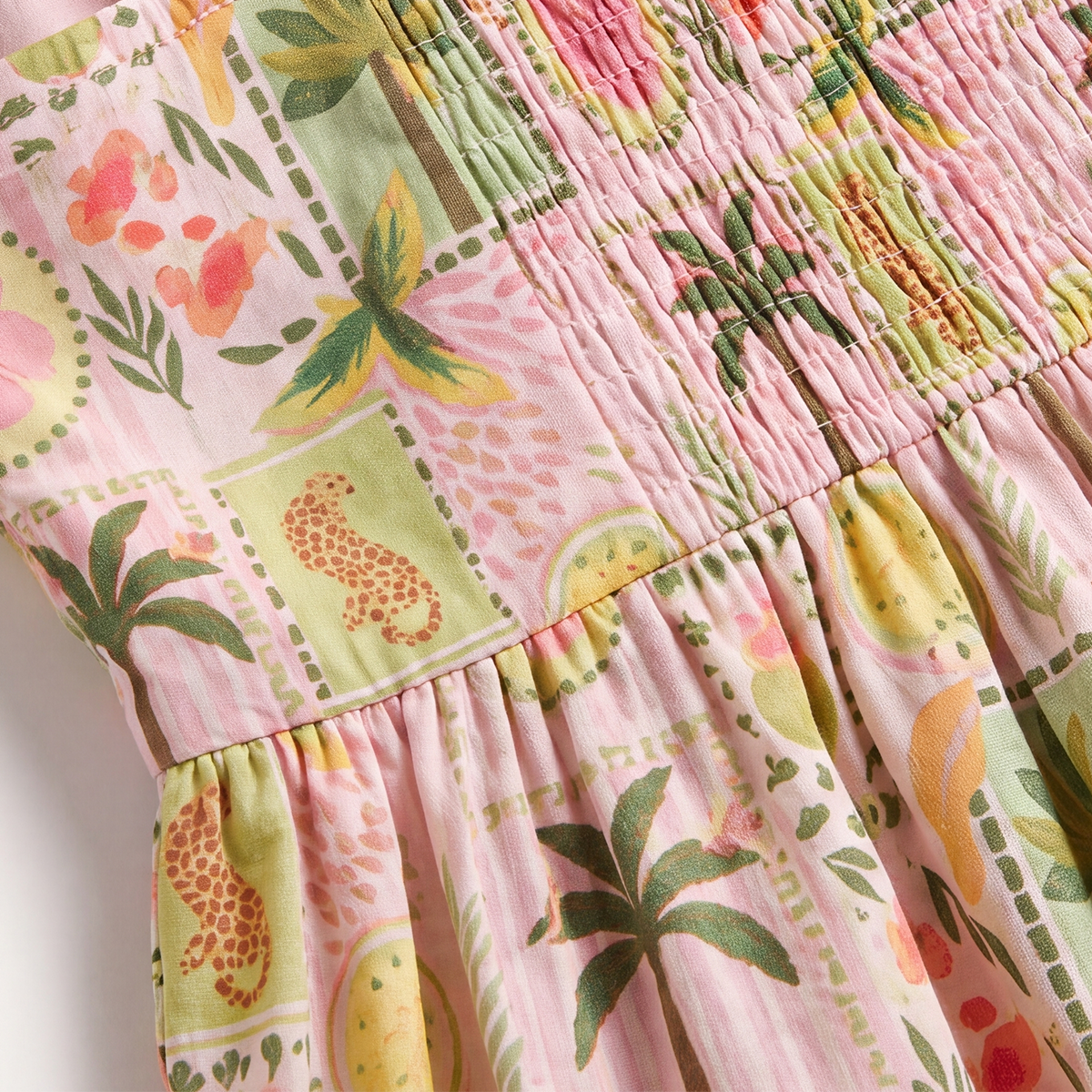 Vestido para niñas con diseño estampado amazonico