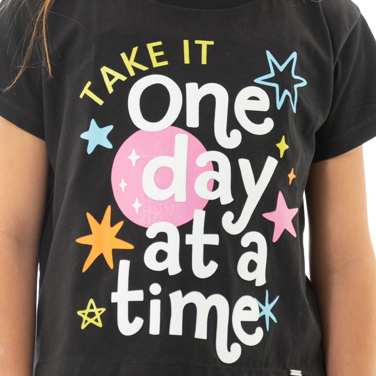 CAMISETA PARA NIÑAS CON ESTAMPADO