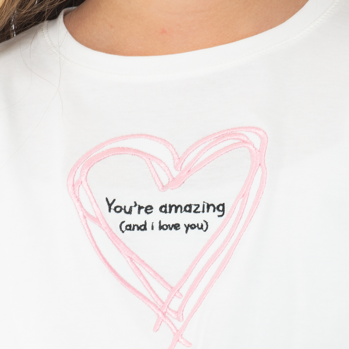 CAMISETA PARA NIÑAS CORTA CON DISEÑO BORDADO