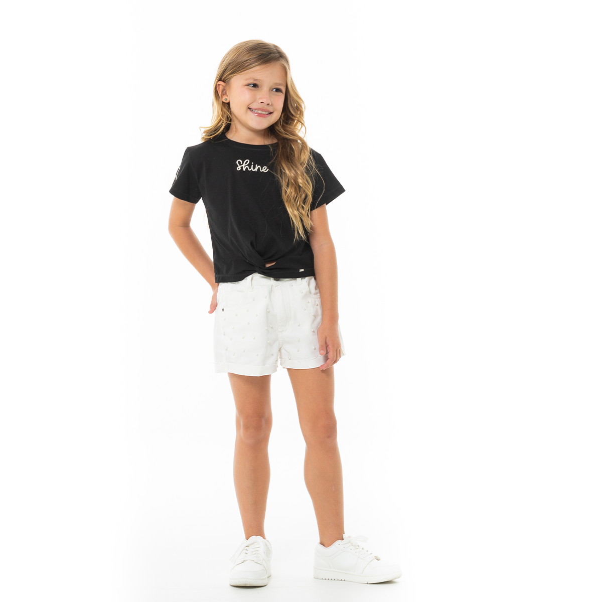 CAMISETA PARA NIÑAS CON DISEÑO BORDADO