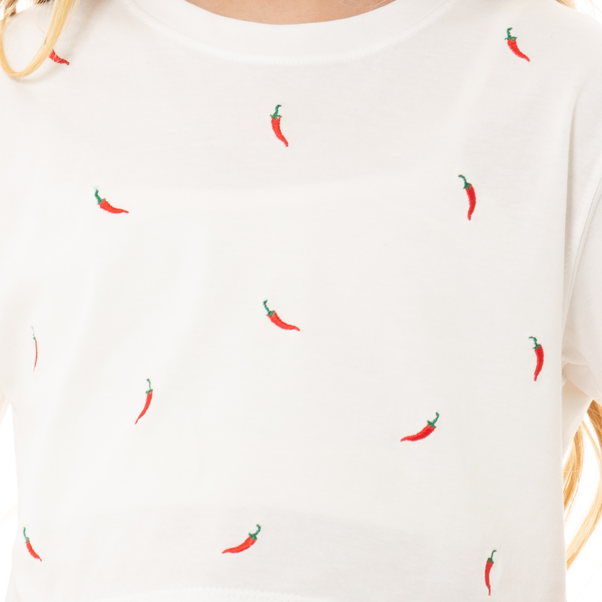 CAMISETA PARA NIÑAS CORTA CON CHILES BORDADOS