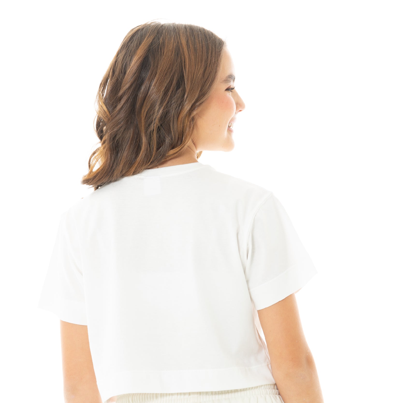 CAMISETA CROP PARA NIÑA CON DISEÑO ESTAMPADO -  BLANCA