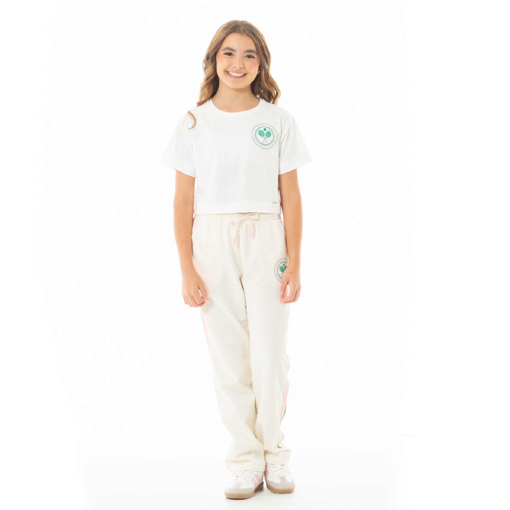 CAMISETA CROP PARA NIÑA CON DISEÑO ESTAMPADO -  BLANCA