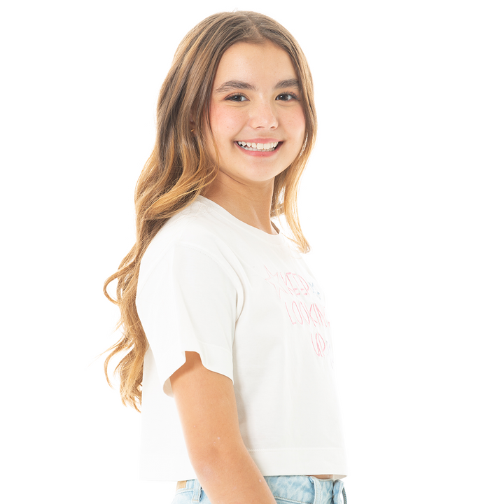CAMISETA CROP PARA NIÑA CON BORDADO KEEP LOOKING UP